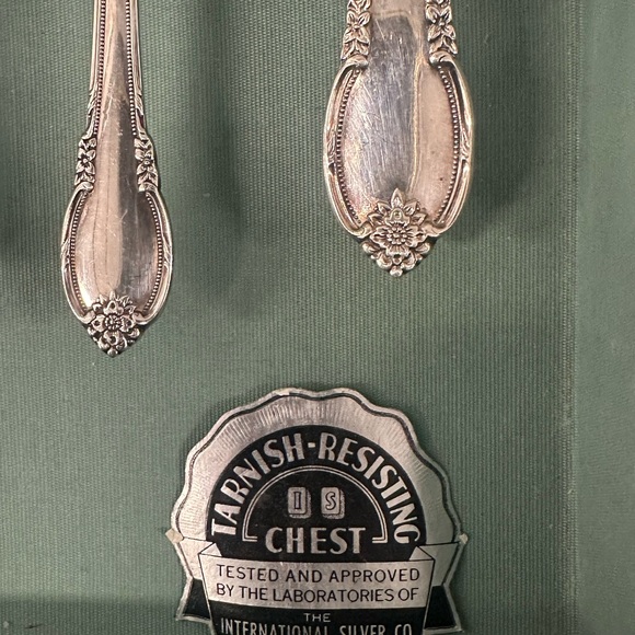 57 Piece Cutlery Old World Very Vintage 1847 Rogers Bros. Remembrance Collection - Picture 10 of 12